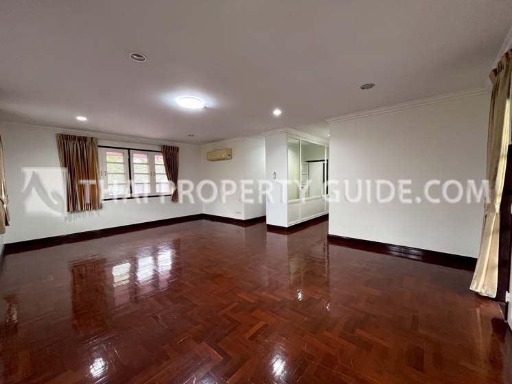 House with Shared Pool in Bangnatrad 